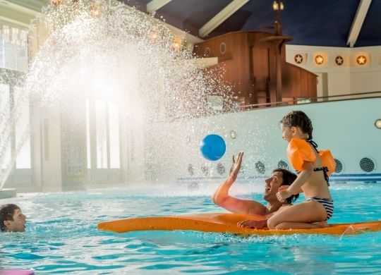 Schwimbad Disneyland Hotel Newport Bay